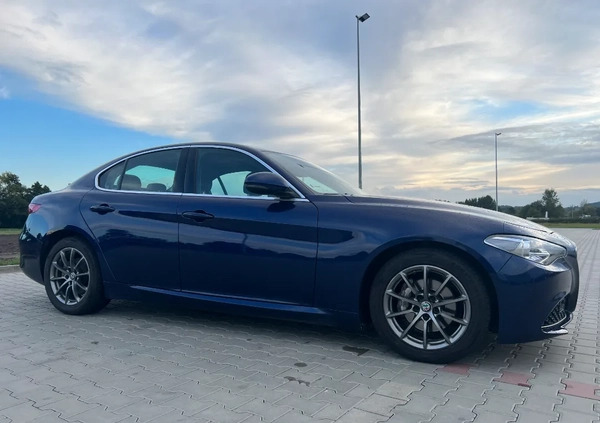 Alfa Romeo Giulia cena 97500 przebieg: 107000, rok produkcji 2019 z Kraków małe 277